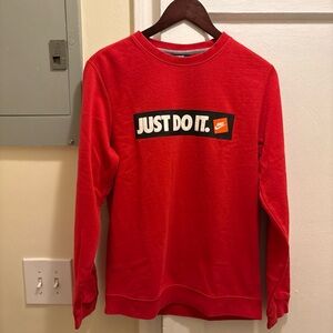 Men’s Nike Red Crewneck ‘Just Do It' Logo size small